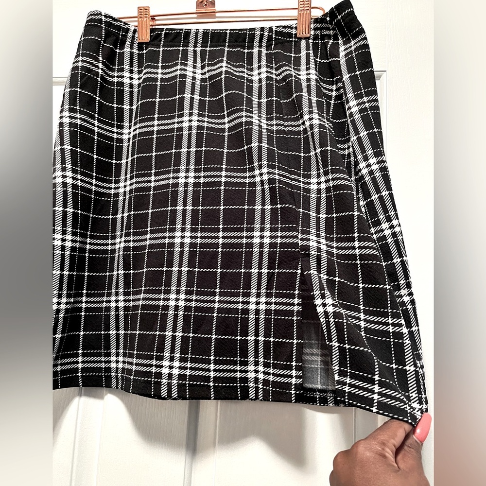 Black & White Mini skirt